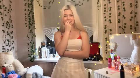 Lina online show from 11/29/25, 12:52