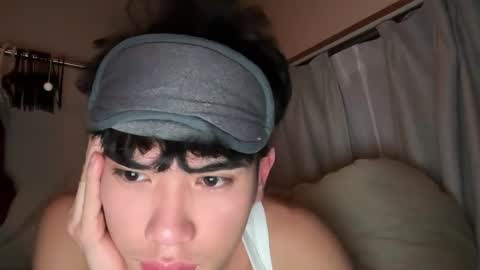 Snapshot of toshikaro0 chatting on 12/21/25, 05:20 Karo online show from 12/21/25, 05:20