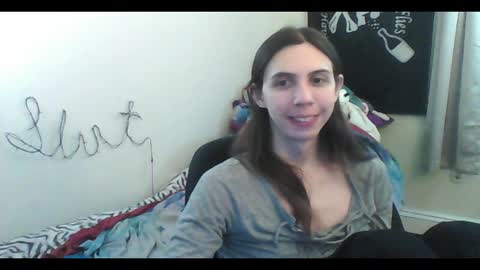 Snapshot of totalfuckingadorable chatting on 01/19/26, 04:05 Luna online show from 01/19/26, 04:05