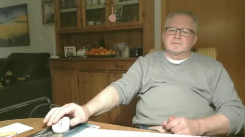 Snapshot of toto758 chatting on 01/18/25, 11:00 toto758 online show from 01/18/25, 11:00