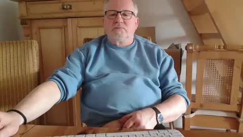 Snapshot of toto758 chatting on 02/20/25, 12:36 toto758 online show from 02/20/25, 12:36