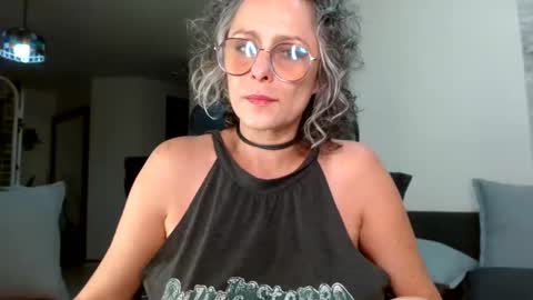 Snapshot of totypink chatting on 12/03/24, 07:00 TotyPink online show from 12/03/24, 07:00