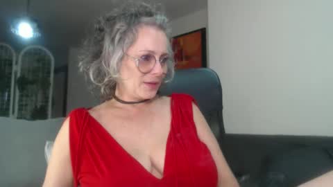 Snapshot of totypink chatting on 02/08/25, 04:25 TotyPink online show from 02/08/25, 04:25