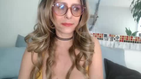 Snapshot of totypink chatting on 11/21/25, 03:00 TotyPink online show from 11/21/25, 03:00