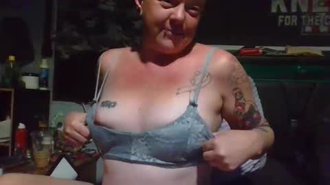 Snapshot of toxictemptress420 chatting on 12/20/25, 08:10 ToxicTemptress420 online show from 12/20/25, 08:10