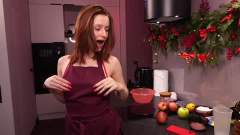 Snapshot of toxl chatting on 12/30/24, 11:04 Bella online show from 12/30/24, 11:04