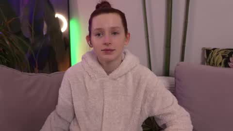 Snapshot of toxl chatting on 02/21/25, 05:31 Bella online show from 02/21/25, 05:31