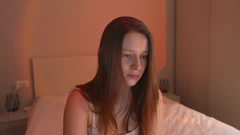 Snapshot of toxl chatting on 11/30/25, 04:33 Bella online show from 11/30/25, 04:33