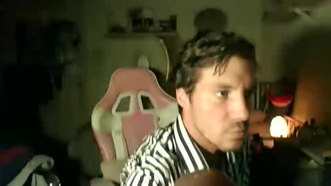 Snapshot of toyboysquirt chatting on 04/25/26, 04:04 toyboysquirt online show from 04/25/26, 04:04