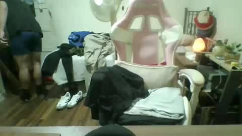Snapshot of toyboysquirt chatting on 04/26/26, 06:00 toyboysquirt online show from 04/26/26, 06:00
