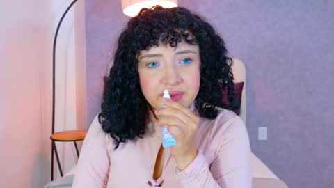 Snapshot of tracielowe_w chatting on 12/22/25, 03:25 tracielowe_w online show from 12/22/25, 03:25