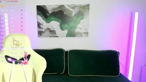 Snapshot of tracy_aww chatting on 04/14/26, 02:17 tracy_aww online show from 04/14/26, 02:17