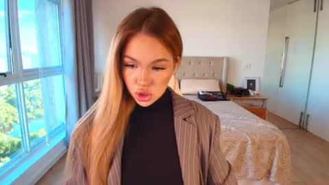 Snapshot of tracy_tay1or chatting on 07/01/26, 11:01 Tracy GMT2 Mon 3 AM - 4 PM Tue 3 AM - 4 PM Wed 3 AM - 4 PM Thur 3 AM - 4 PM Fri 3 AM - 4 PM online show from 07/01/26, 11:01