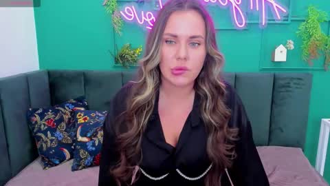 Snapshot of tracymooree chatting on 11/09/25, 01:37 Tracy online show from 11/09/25, 01:37