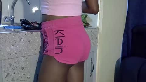 Snapshot of tracyvibes chatting on 01/08/26, 12:18 Flavia online show from 01/08/26, 12:18