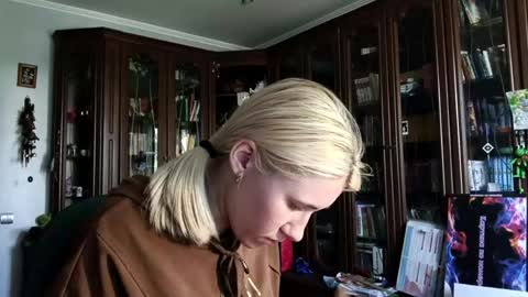 Lesly online show from 05/22/26, 09:15