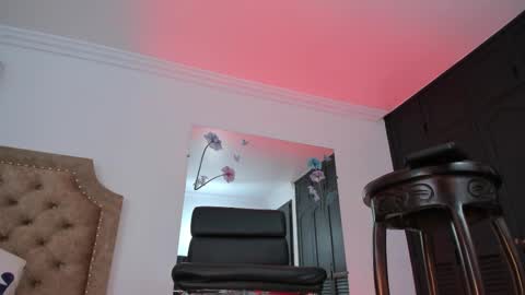 Snapshot of trannypartner chatting on 10/17/25, 07:05 Juliana Giiraldo online show from 10/17/25, 07:05