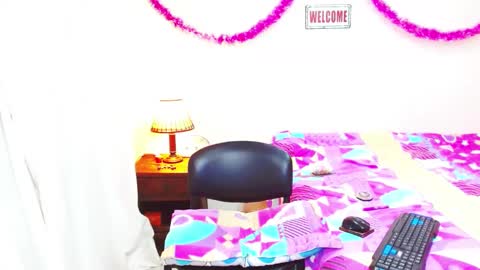 Luna online show from 12/28/24, 12:15