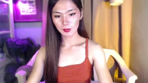 Snapshot of trans_nikka_ chatting on 04/14/26, 01:06 Emerald online show from 04/14/26, 01:06