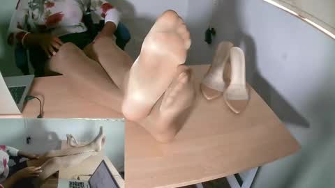 Snapshot of trans_selena chatting on 09/30/25, 03:28 Sexy Selena 1203 online show from 09/30/25, 03:28