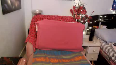 Snapshot of transagera chatting on 12/19/25, 05:47 TransAgera online show from 12/19/25, 05:47