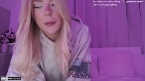 Snapshot of transaubrey chatting on 11/17/25, 08:03 aubrey 3 online show from 11/17/25, 08:03