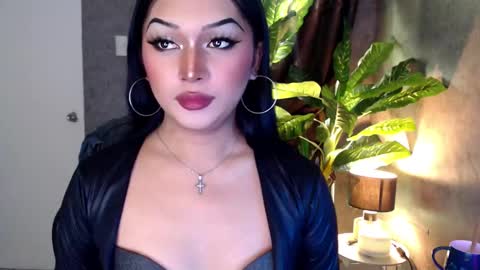 Snapshot of transbadassx chatting on 12/10/24, 01:43 CLEOPATHRA online show from 12/10/24, 01:43