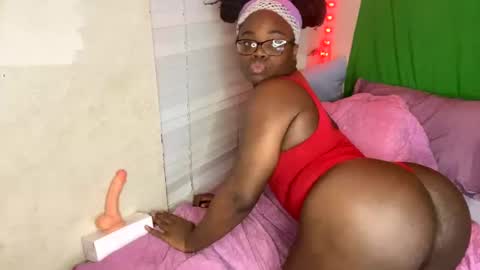 TransDomme Omi online show from 02/08/25, 09:56