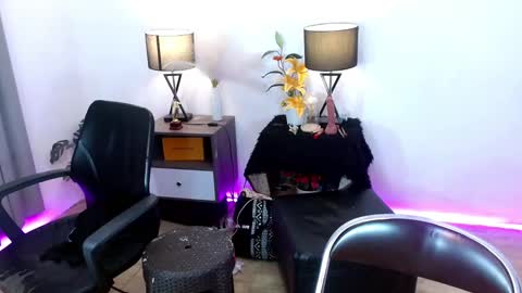 Snapshot of transgoddessselena chatting on 01/04/25, 03:17 Selena the real cummer online show from 01/04/25, 03:17