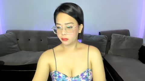 Snapshot of transmanilasue chatting on 03/05/25, 12:05 Sue online show from 03/05/25, 12:05