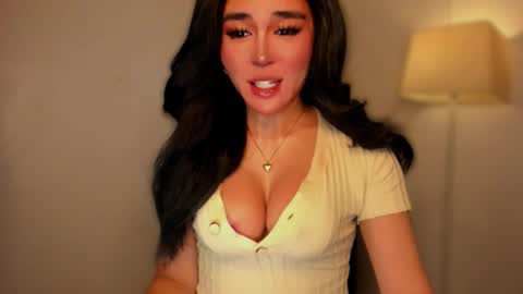 Snapshot of transnextdoor_ chatting on 09/17/25, 11:17 ALMIGHTY GODDESS VALENTINA online show from 09/17/25, 11:17