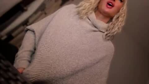 Snapshot of transnextdoor_ chatting on 10/22/25, 12:33 ALMIGHTY GODDESS VALENTINA online show from 10/22/25, 12:33