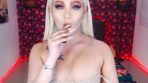 Snapshot of transplayfullolivia chatting on 04/18/26, 07:58 KYLIE BELLA TS online show from 04/18/26, 07:58