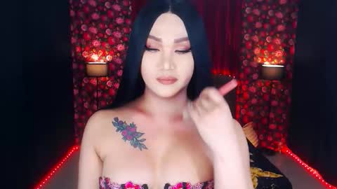 Snapshot of transplayfullolivia chatting on 04/23/26, 02:02 KYLIE BELLA TS online show from 04/23/26, 02:02
