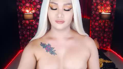 Snapshot of transplayfullolivia chatting on 05/01/26, 01:10 KYLIE BELLA TS online show from 05/01/26, 01:10
