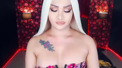 Snapshot of transplayfullolivia chatting on 05/07/26, 01:11 KYLIE BELLA TS online show from 05/07/26, 01:11