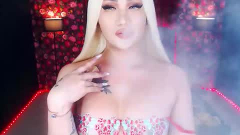 Snapshot of transplayfullolivia chatting on 05/09/26, 02:17 KYLIE BELLA TS online show from 05/09/26, 02:17