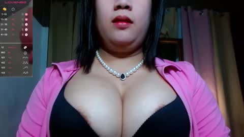 Snapshot of travelergirl chatting on 05/10/26, 11:59 travelergirl online show from 05/10/26, 11:59