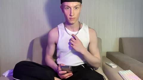 Snapshot of travis_gracile chatting on 05/05/26, 10:34 Travis online show from 05/05/26, 10:34