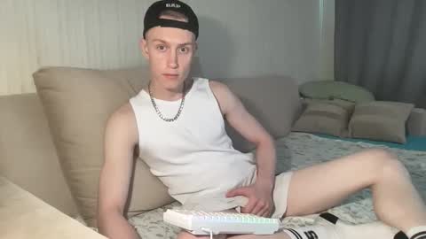 Snapshot of travis_gracile chatting on 05/13/26, 09:28 Travis online show from 05/13/26, 09:28