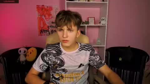 Travis online show from 09/08/25, 07:13