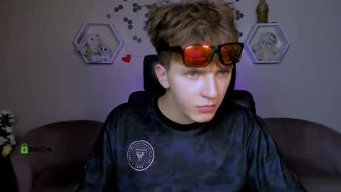 Travis online show from 09/18/25, 07:16