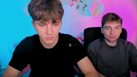 Travis online show from 12/04/25, 08:06