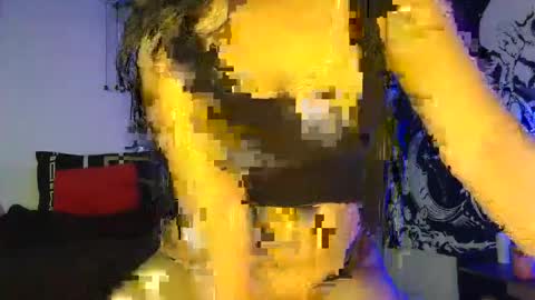 Snapshot of travisandnina chatting on 12/03/25, 04:27 travisandnina online show from 12/03/25, 04:27