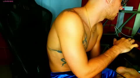 Snapshot of travisdiamonds chatting on 04/18/26, 05:44 TRAVIS. online show from 04/18/26, 05:44