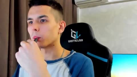 Snapshot of travisrivas chatting on 02/19/25, 05:49 travisrivas online show from 02/19/25, 05:49