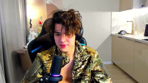 travisrivas online show from 12/04/25, 02:43