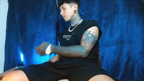 Snapshot of travistanner28 chatting on 01/21/25, 12:04 TRAV - INDEPENDENT MODEL online show from 01/21/25, 12:04