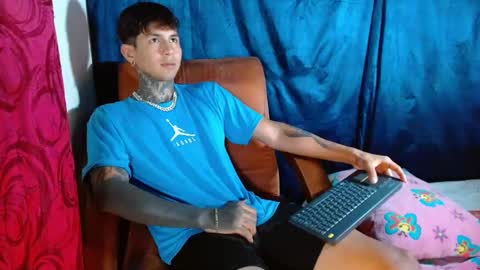 Snapshot of travistanner28 chatting on 02/08/25, 10:19 TRAV - INDEPENDENT MODEL online show from 02/08/25, 10:19