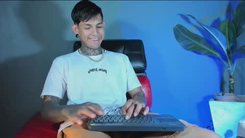 Snapshot of travistanner28 chatting on 02/23/25, 07:28 TRAV - INDEPENDENT MODEL online show from 02/23/25, 07:28